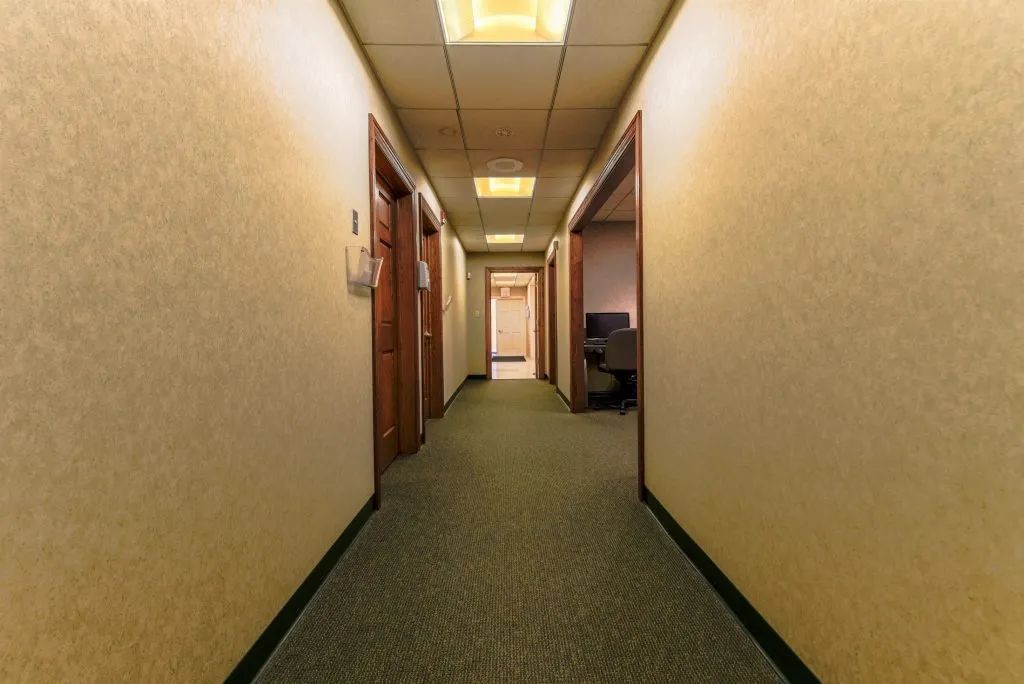 Soundproof and easy navigational dental office corridor